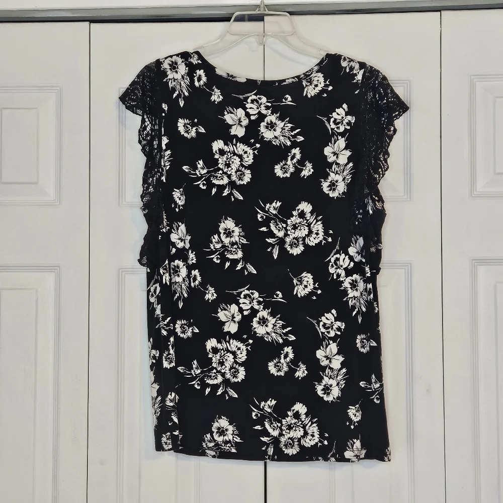 Black and White Floral Women's Top - Picture 3 of 3